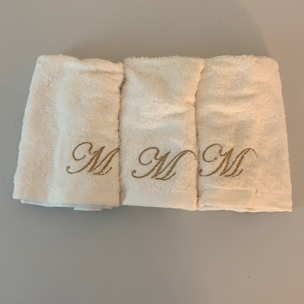 NWOT Set of 3 Monogrammed “M” 12x12 Washcloths